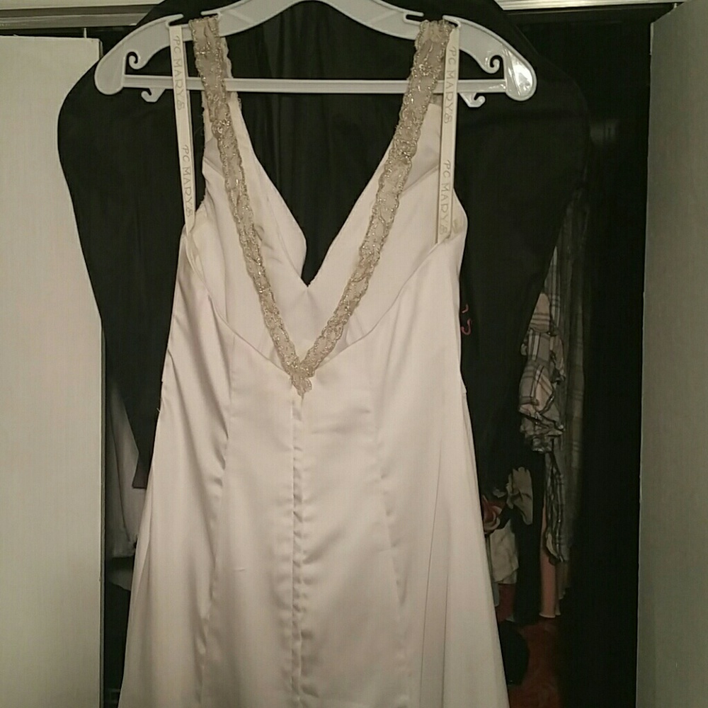 Mary's wedding gown - Picture 4 of 5